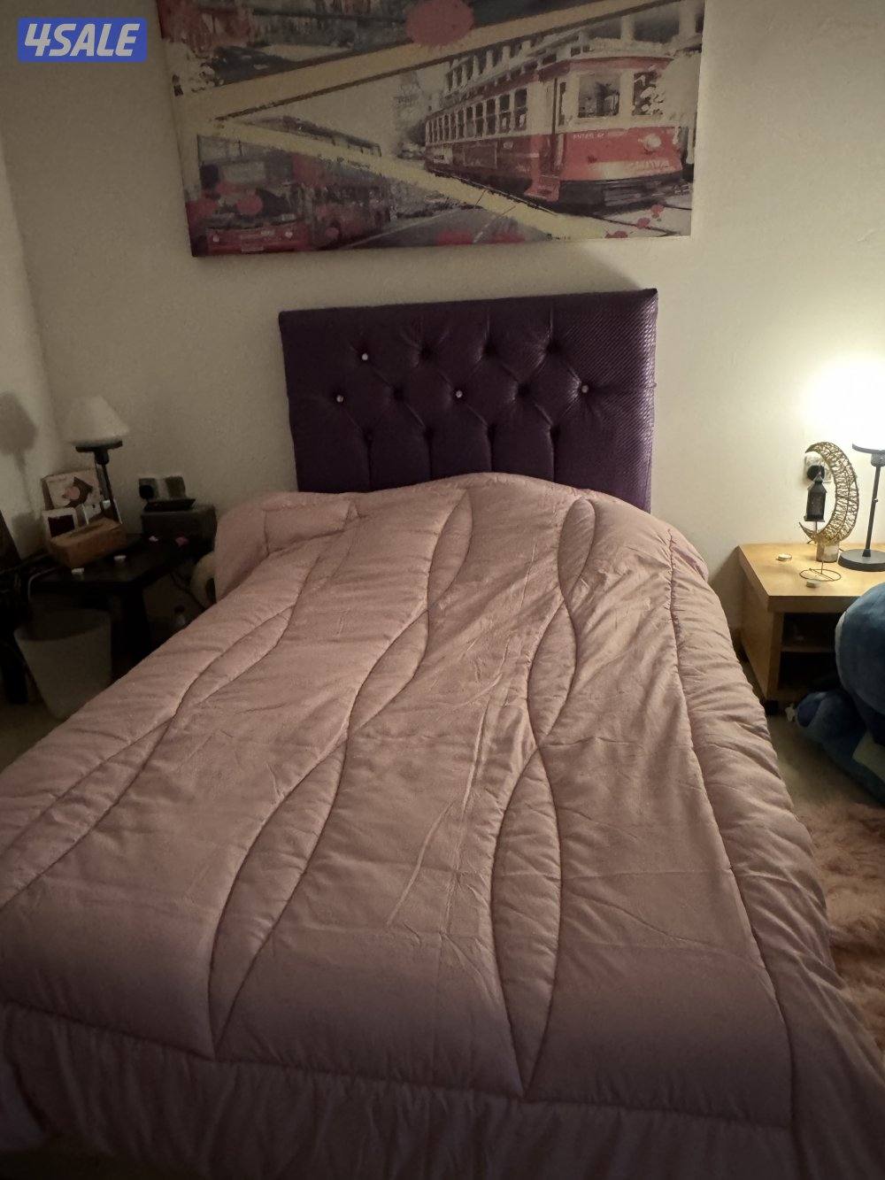 سرير وطاولتين1