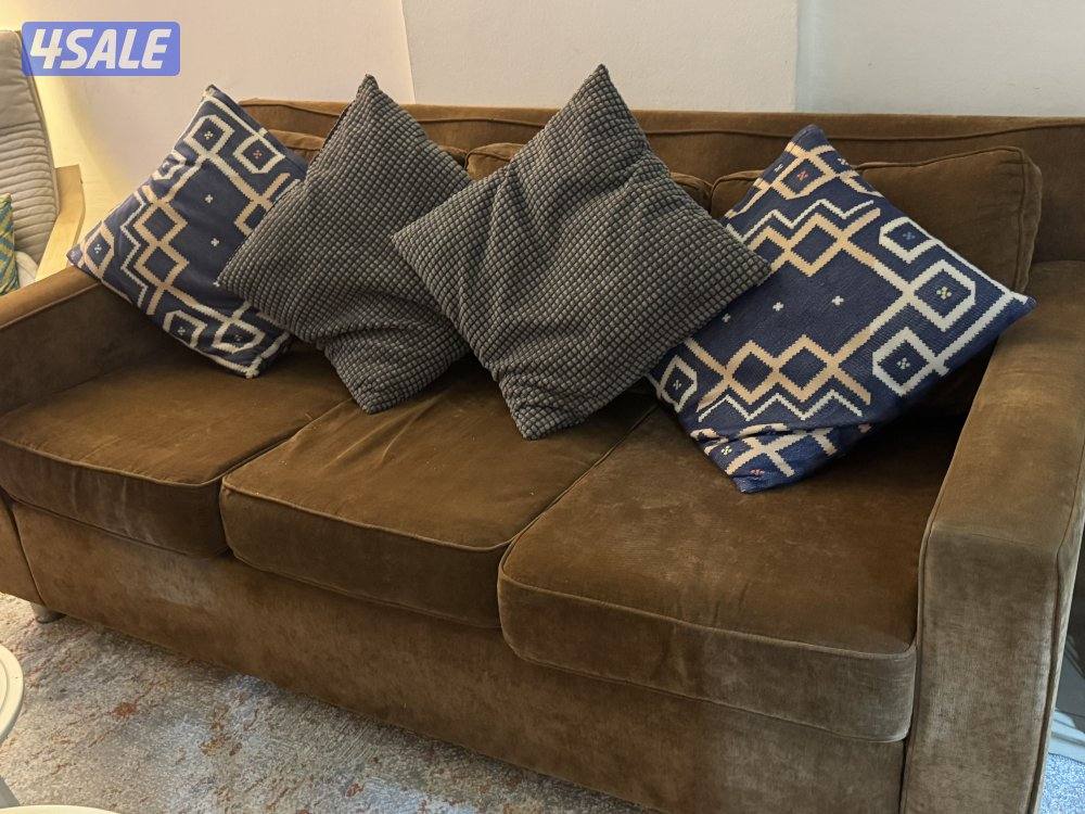 كنبه باللون البني مريحه و واسعه1