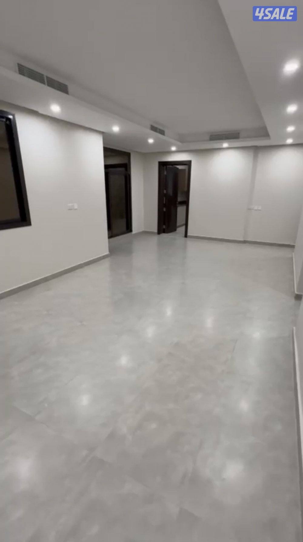 للايجار شقة في ابو فطيرة ق2 بروحها بالدور مع روف اول ساكن2