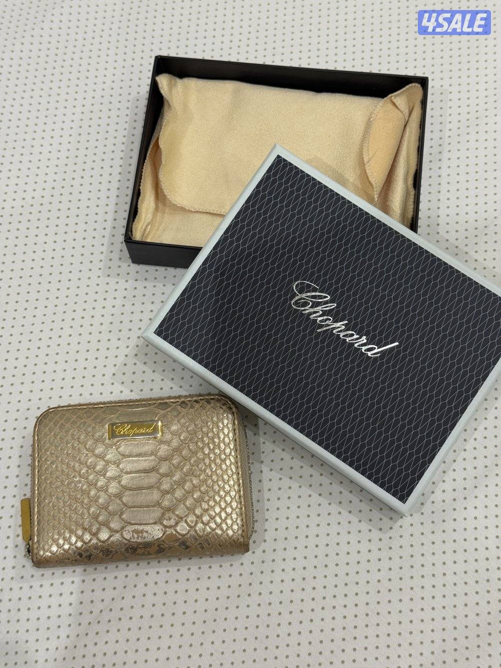 للبيع حذاء GUCCI و شنطه MCM و بوك شوبرد4