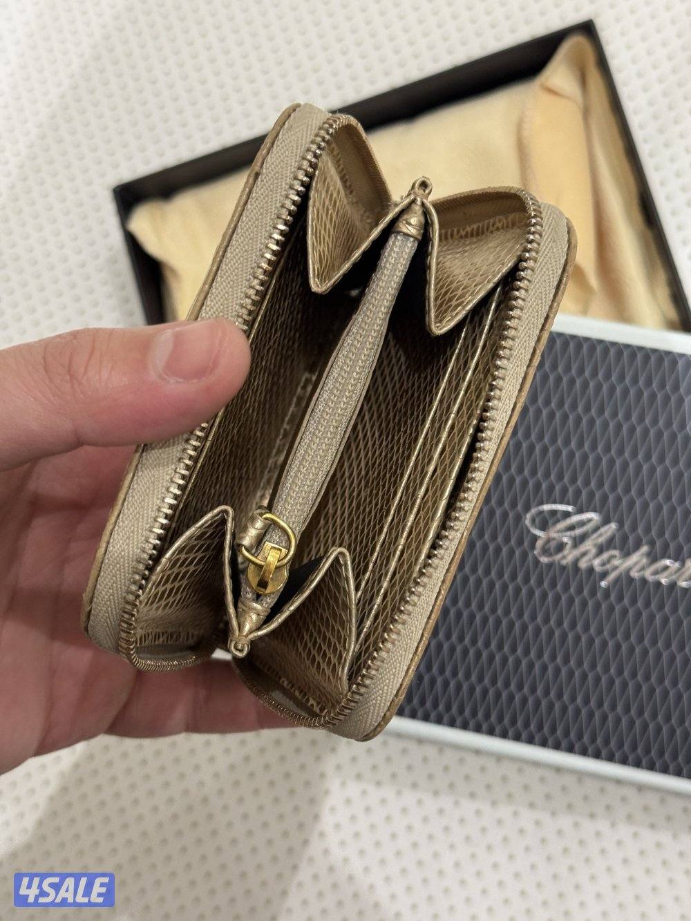 للبيع حذاء GUCCI و شنطه MCM و بوك شوبرد5