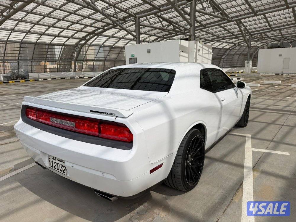 للبيع تشالنجر 2014 8 سلندر HEMI4