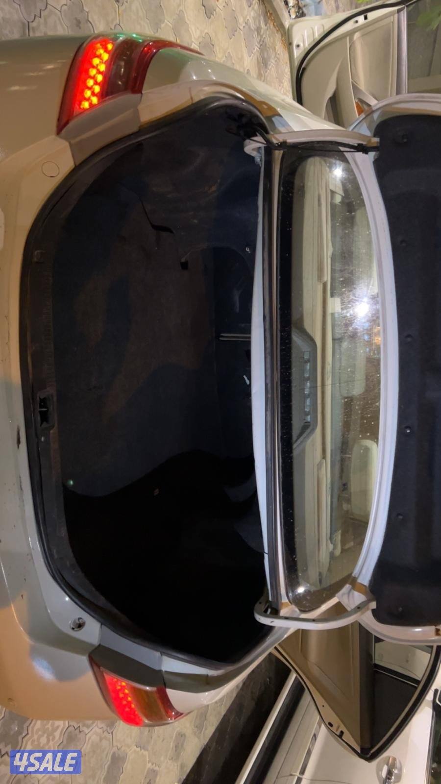 للبيع كامري 2011 بحالة نظيفة الساير اللون ابيض صدفي5