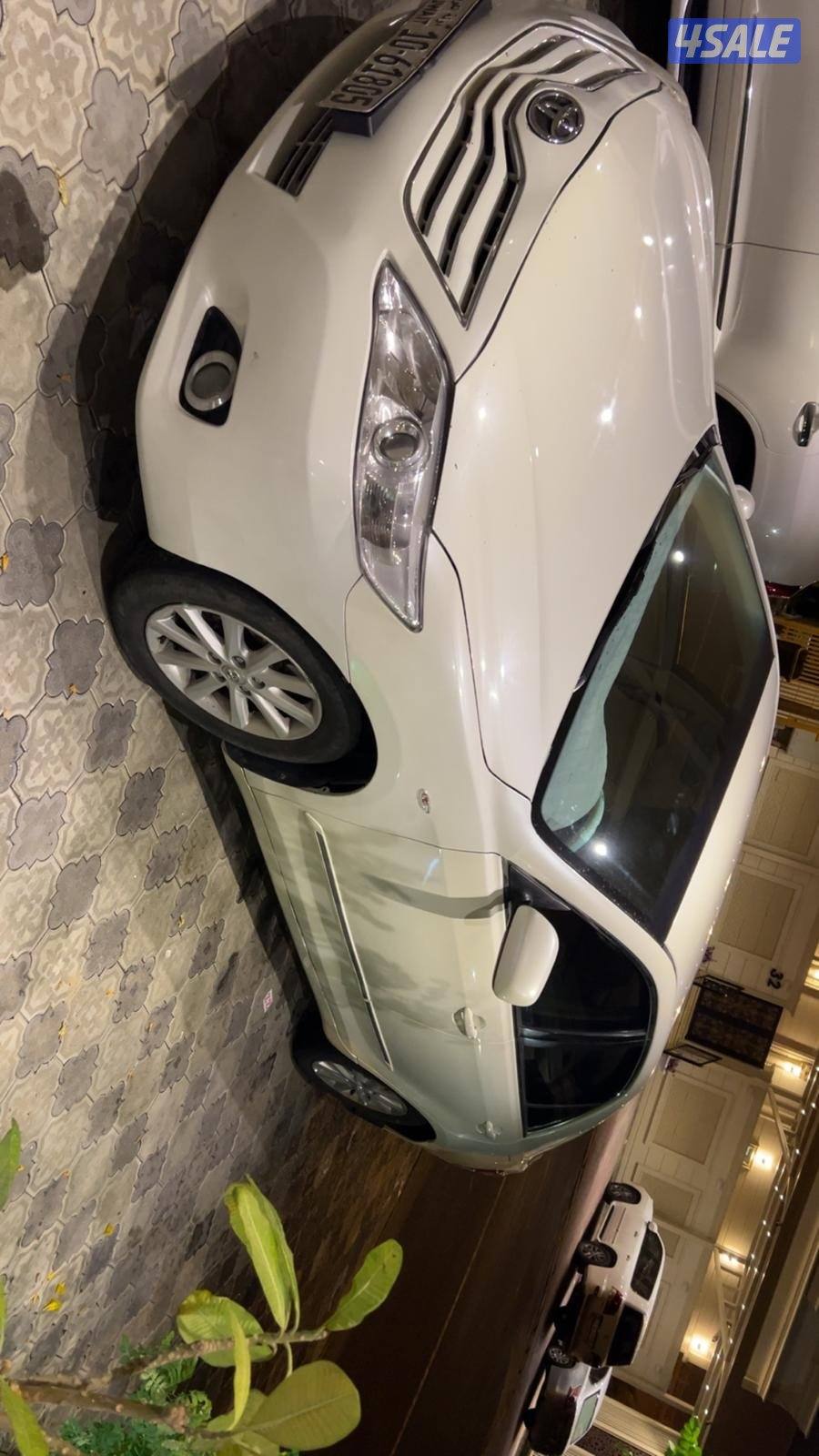 للبيع كامري 2011 بحالة نظيفة الساير اللون ابيض صدفي7