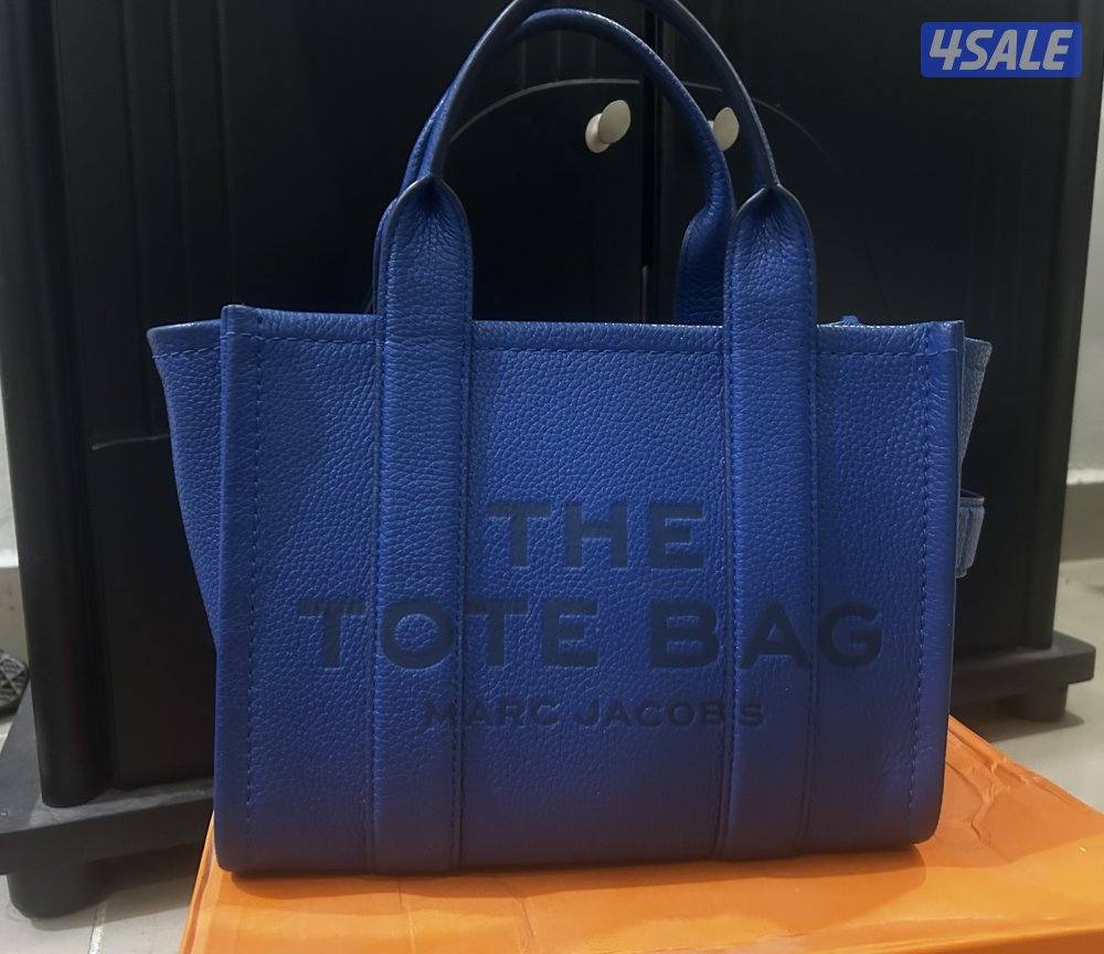 👜 Marc Jacobs – The Leather Small Tote Bag0