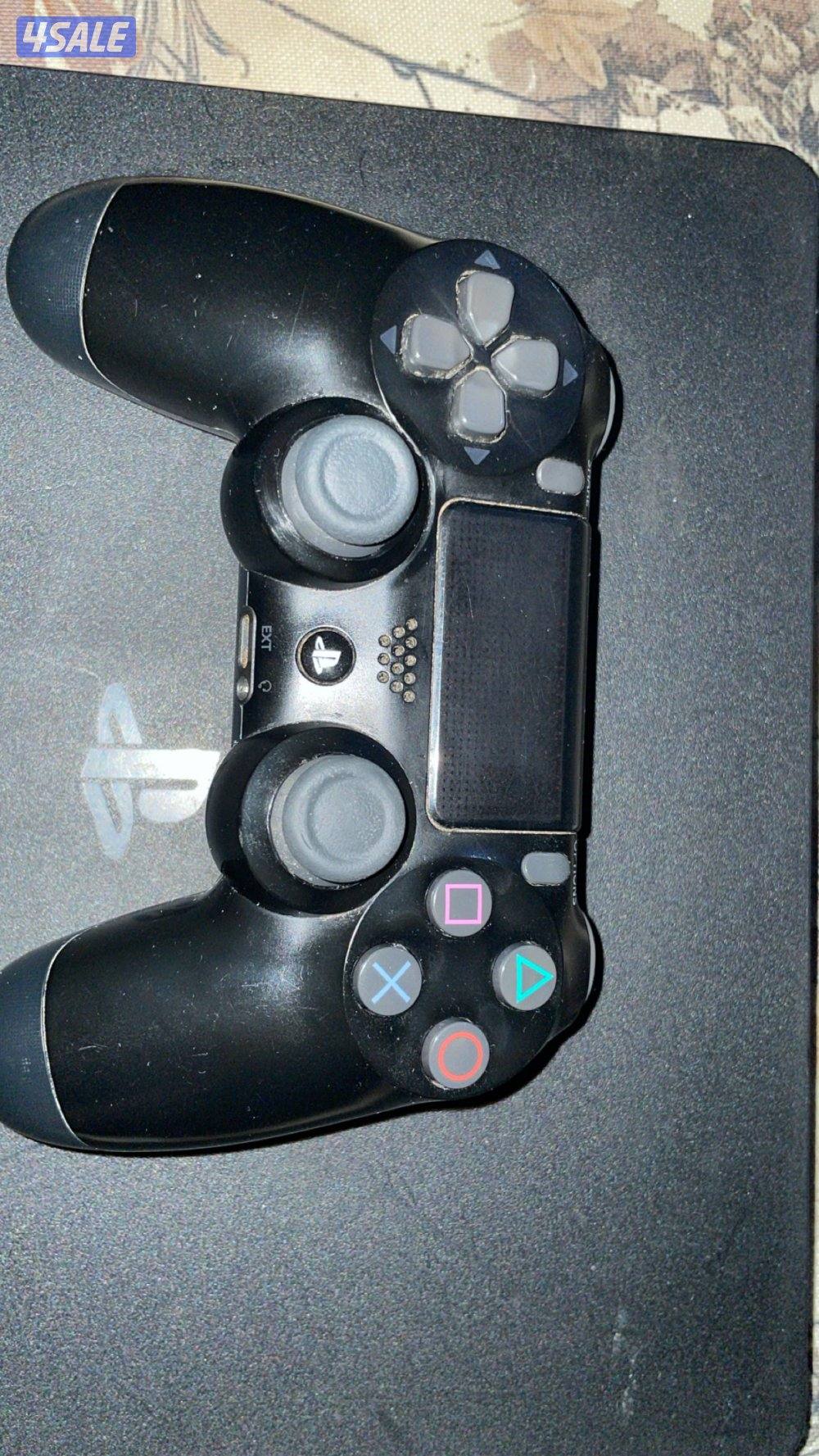 سوني ٤ للبيع مع يده قابل للتفاوض بالمعقول1