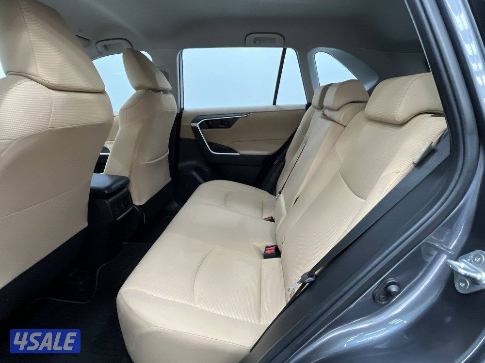 TOYOTA RAV401 4X2 STANDARD OPTION3
