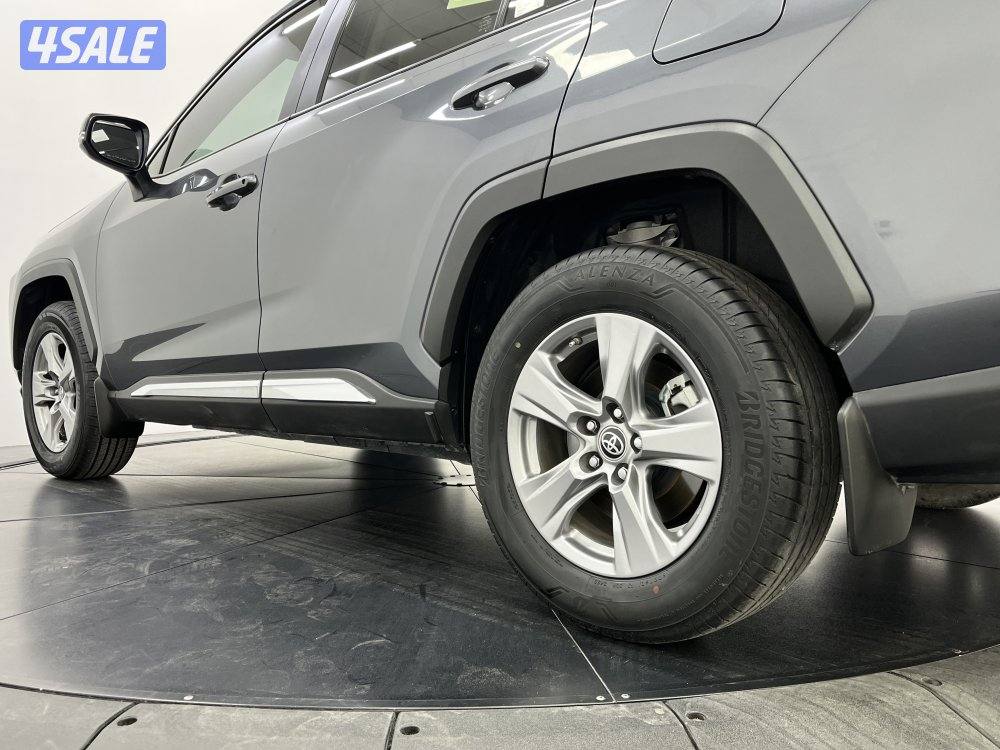 TOYOTA RAV401 4X2 STANDARD OPTION9