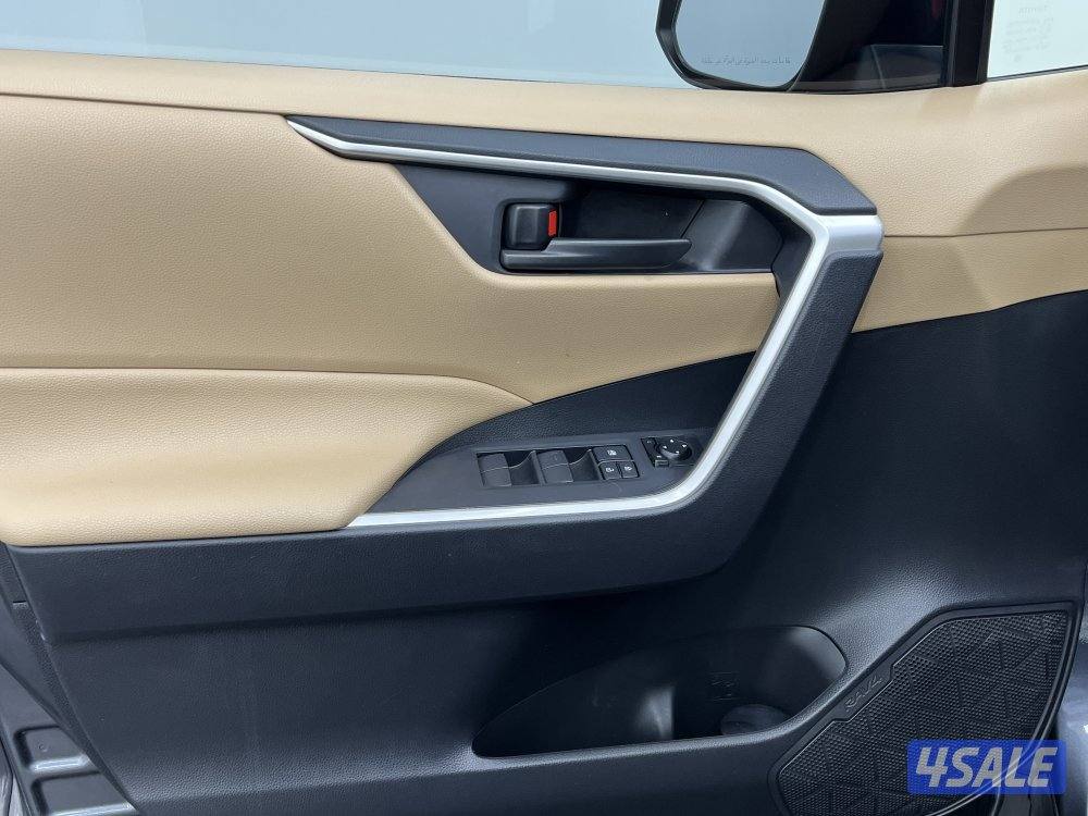 TOYOTA RAV401 4X2 STANDARD OPTION10