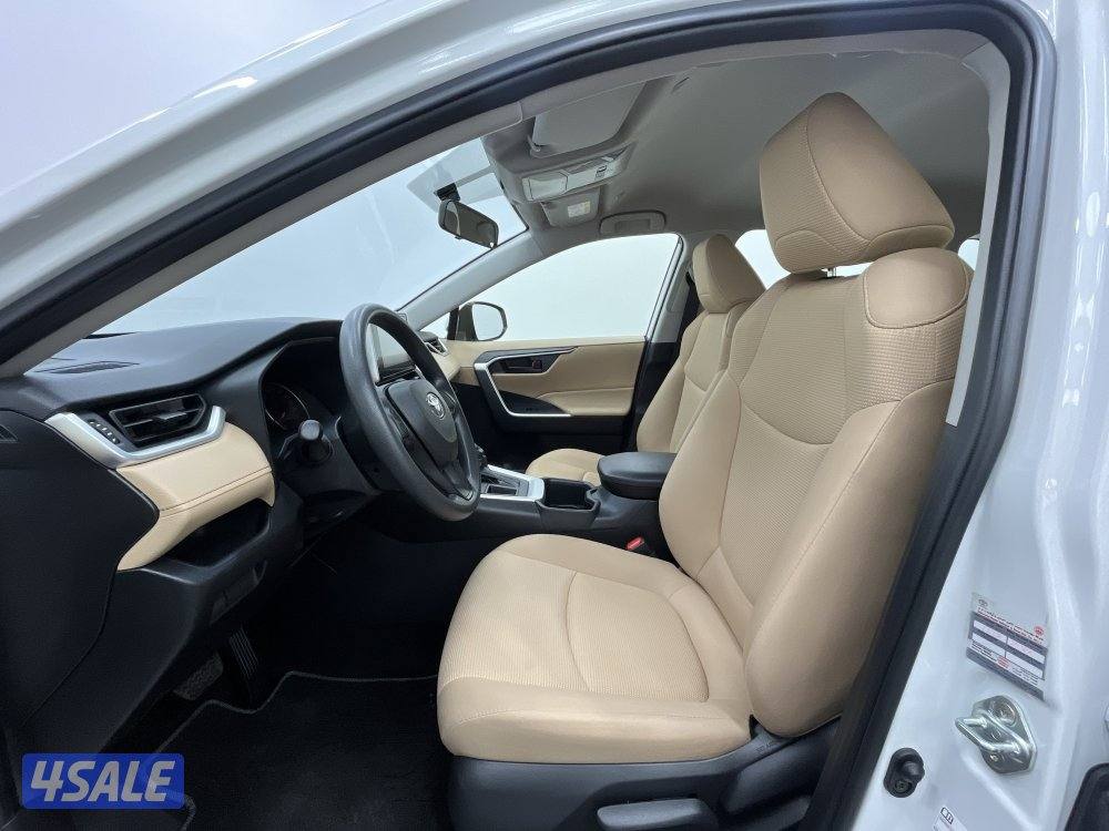 TOYOTA RAV401 4X2 STANDARD OPTION4