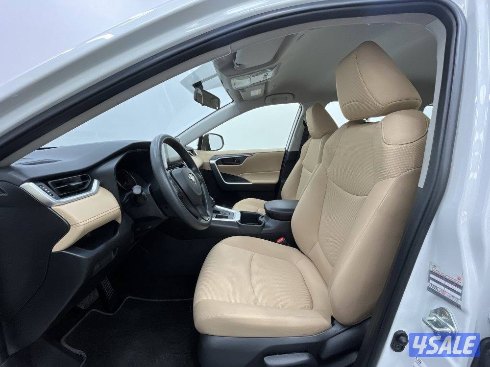 TOYOTA RAV401 4X2 STANDARD OPTION4