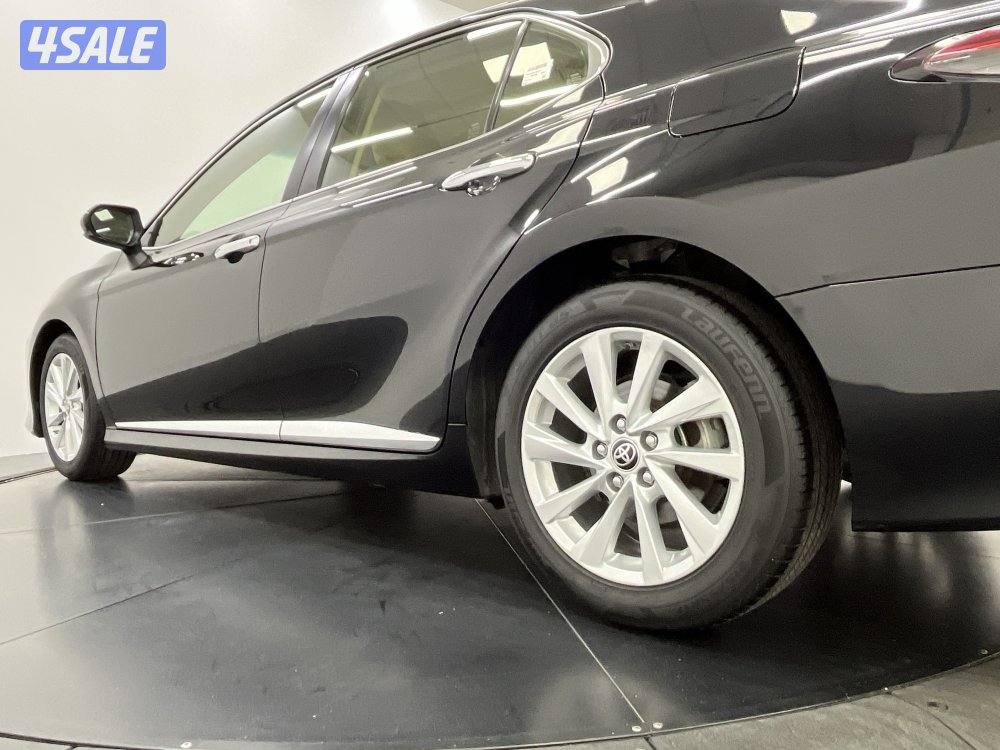 TOYOTA CAMRY GLE 4 CYL MID OPTION9