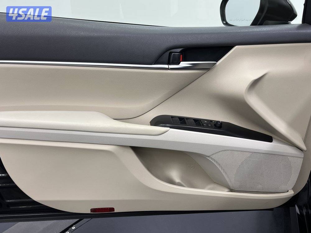 TOYOTA CAMRY GLE 4 CYL MID OPTION10