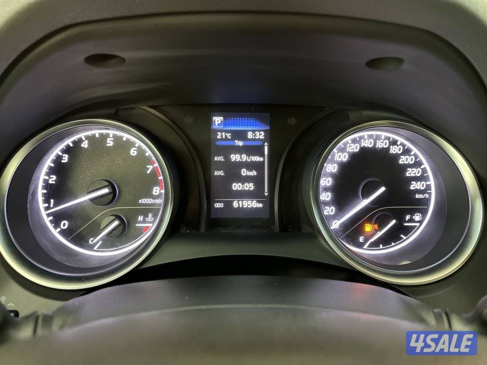 TOYOTA CAMRY GLE 4 CYL MID OPTION6