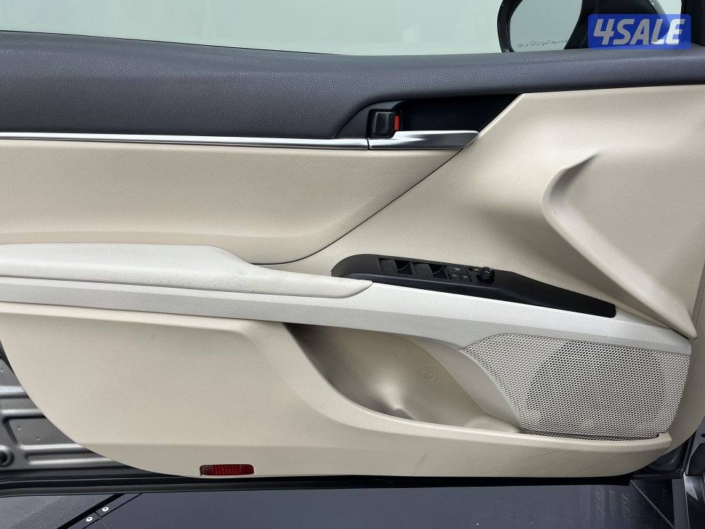 TOYOTA CAMRY GLE 4 CYL MID OPTION10