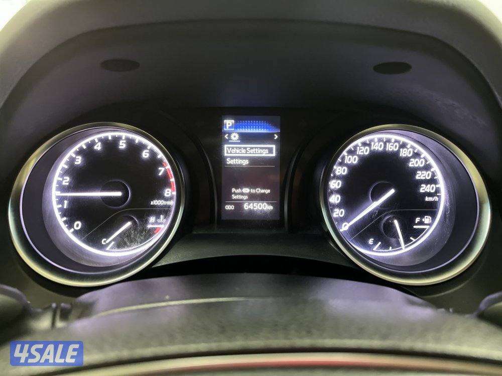 TOYOTA CAMRY GLE 4 CYL MID OPTION6