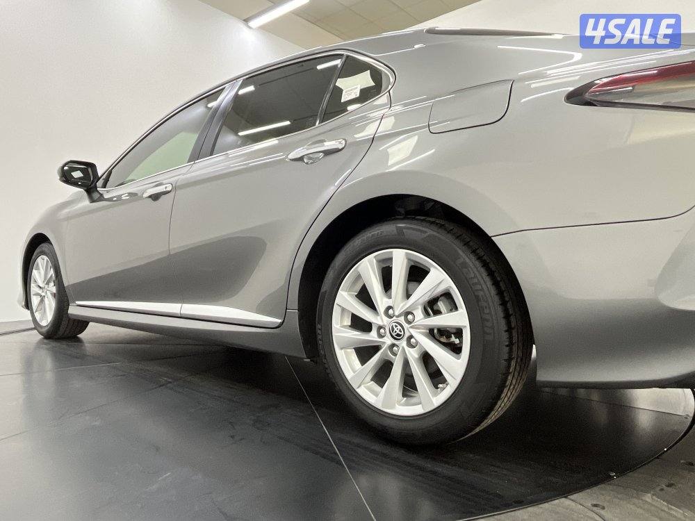 TOYOTA CAMRY GLE 4 CYL MID OPTION9