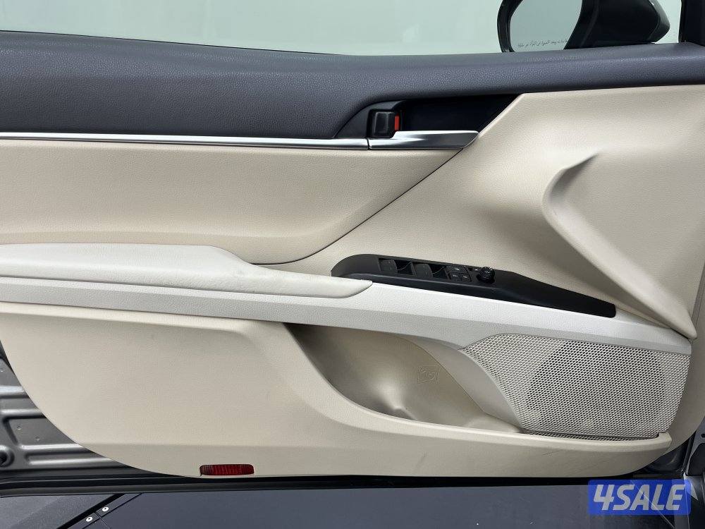 TOYOTA CAMRY GLE 4 CYL MID OPTION10