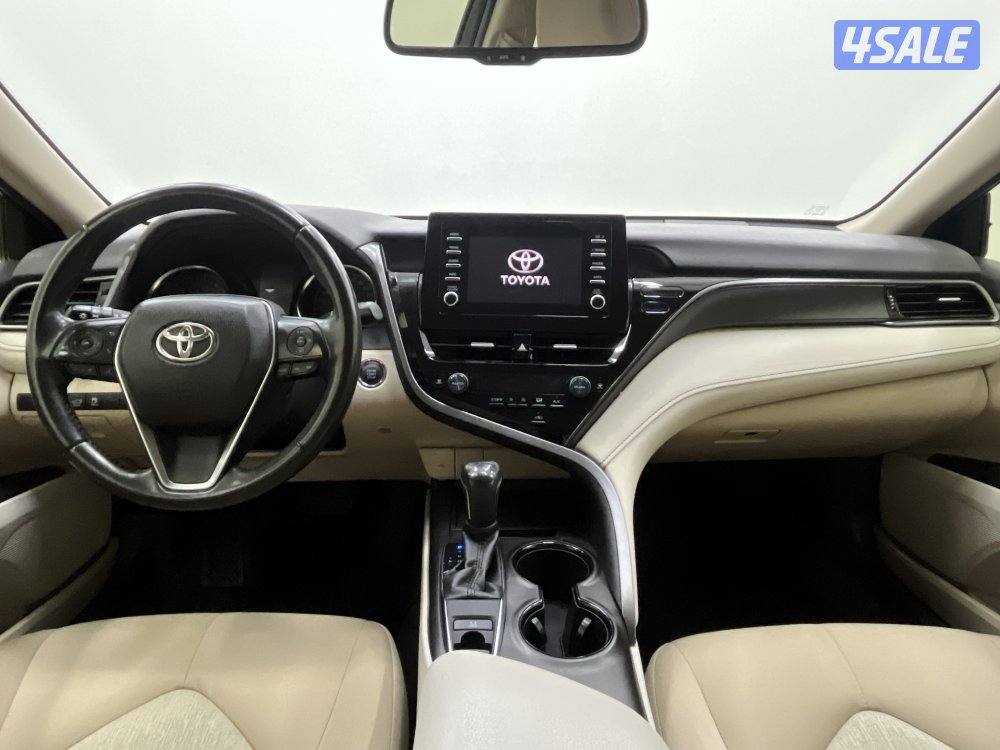 TOYOTA CAMRY GLE 4 CYL MID OPTION11