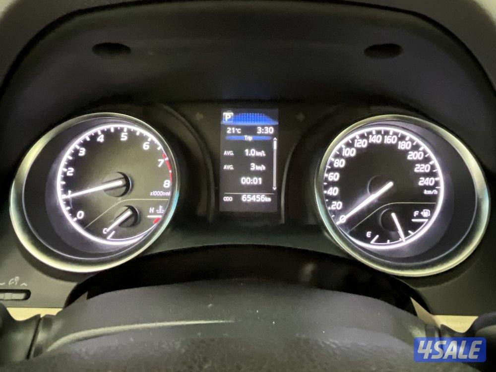 TOYOTA CAMRY GLE 4 CYL MID OPTION6