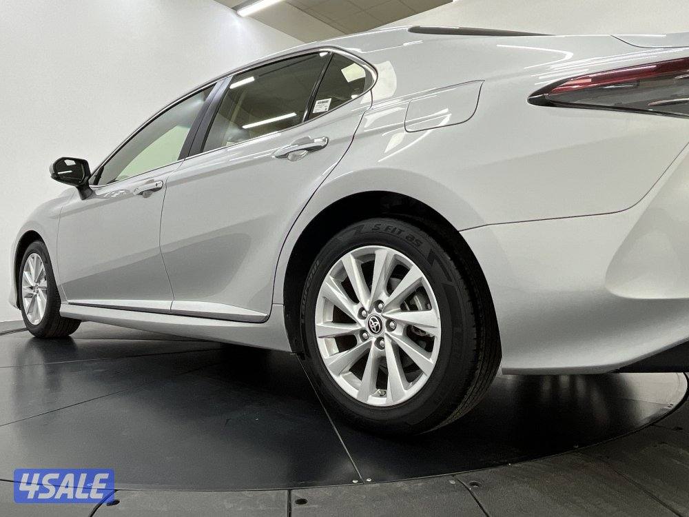 TOYOTA CAMRY GLE 4 CYL MID OPTION9