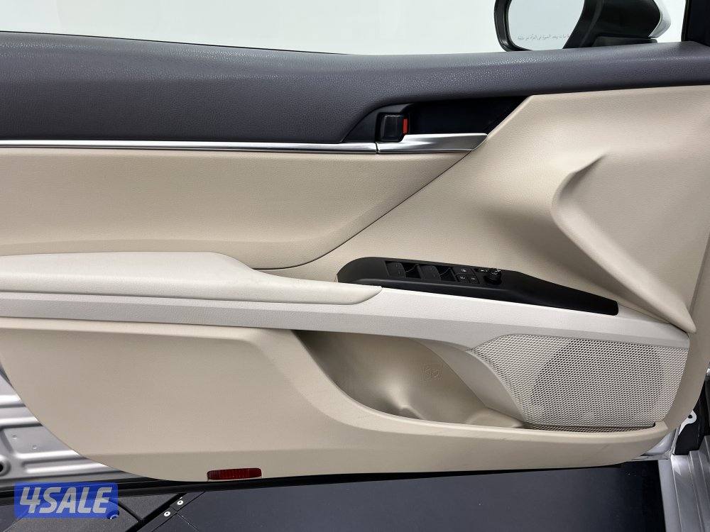 TOYOTA CAMRY GLE 4 CYL MID OPTION10