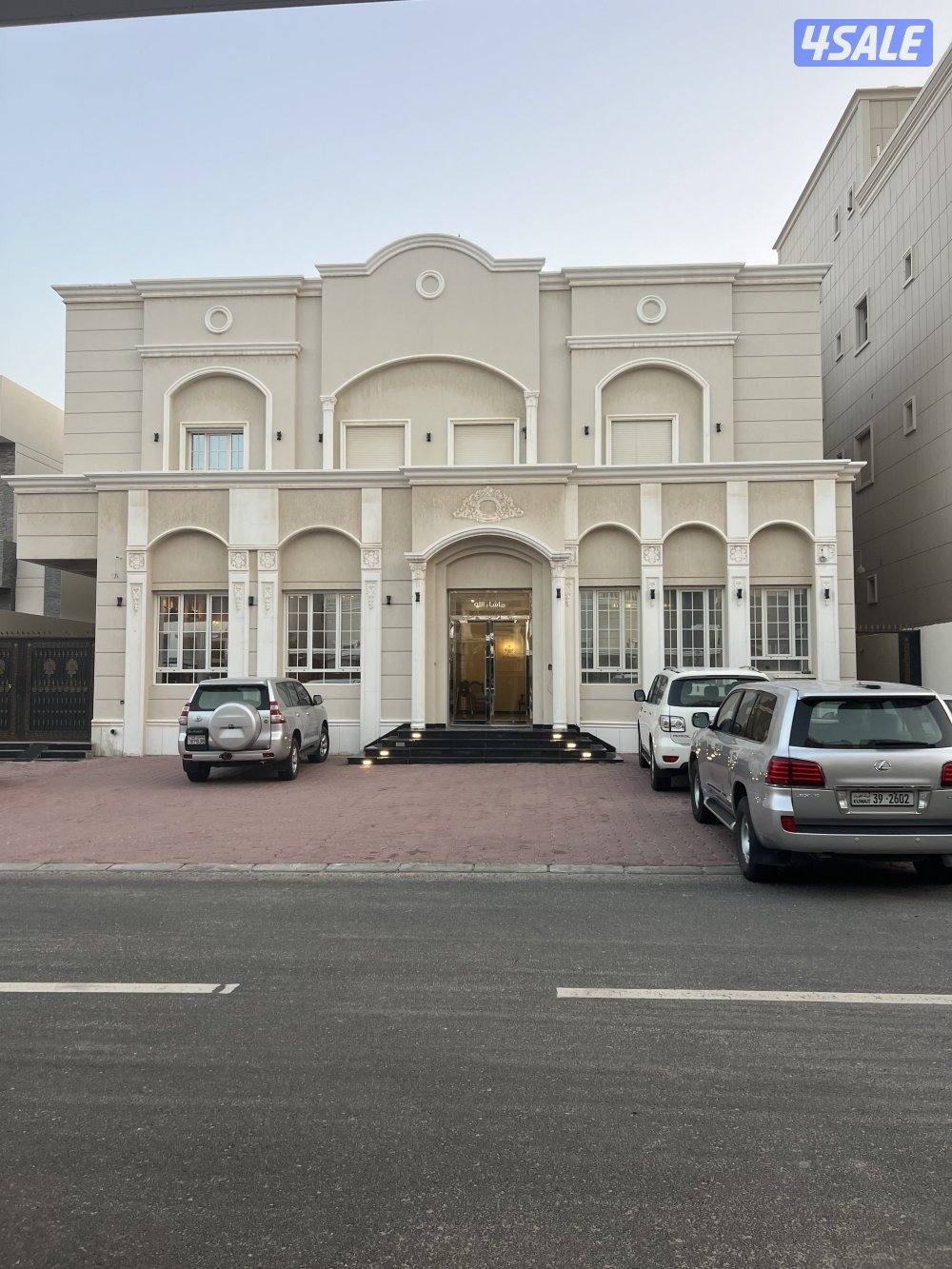 للبيع قسيمه في مدينة صباح الاحمد السكنية دورين وربع دور ارضى + شقتين0