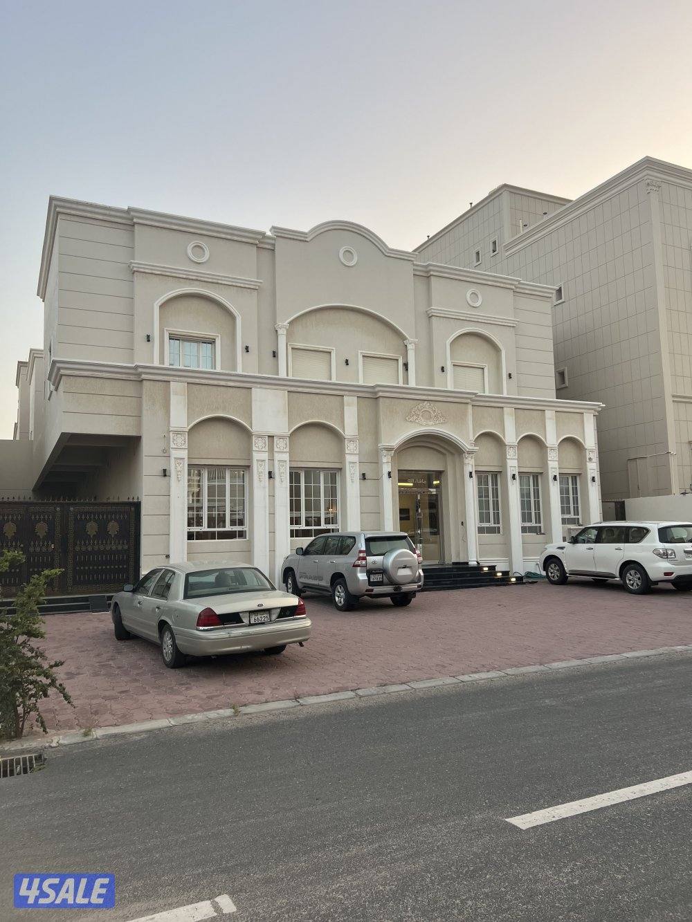 للبيع قسيمه في مدينة صباح الاحمد السكنية دورين وربع دور ارضى + شقتين1