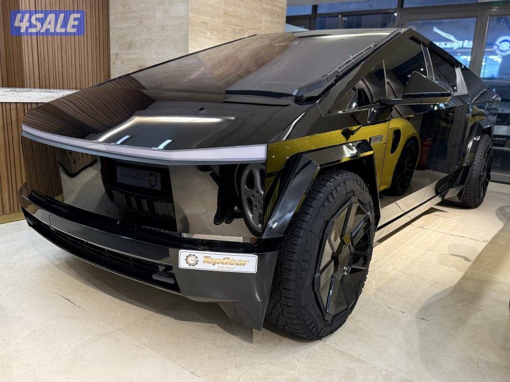 Tesla Cybertruck … Foundation … 2024 … 4000km1