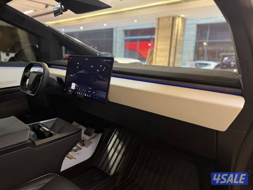 Tesla Cybertruck … Foundation … 2024 … 4000km6