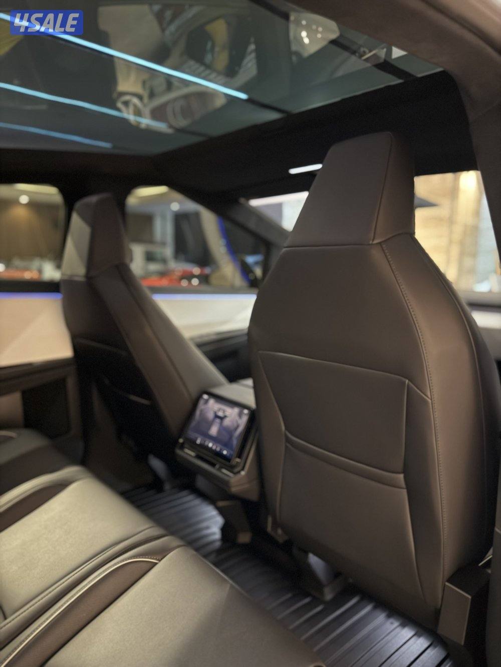 Tesla Cybertruck … Foundation … 2024 … 4000km8