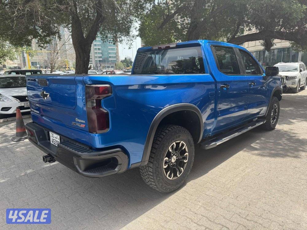 للبيع وانيت سلفرادو ZR28