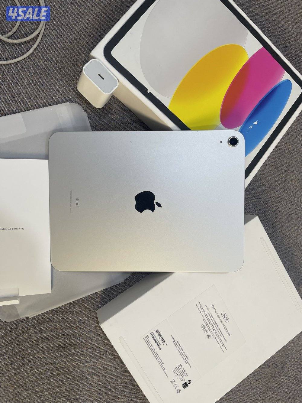 ايباد ابل 10 العاشر 256 قيقا بطارية 92 نظيف وشغال تمام مع الاغراض0