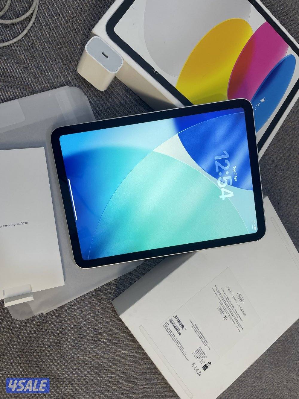 ايباد ابل 10 العاشر 256 قيقا بطارية 92 نظيف وشغال تمام مع الاغراض1