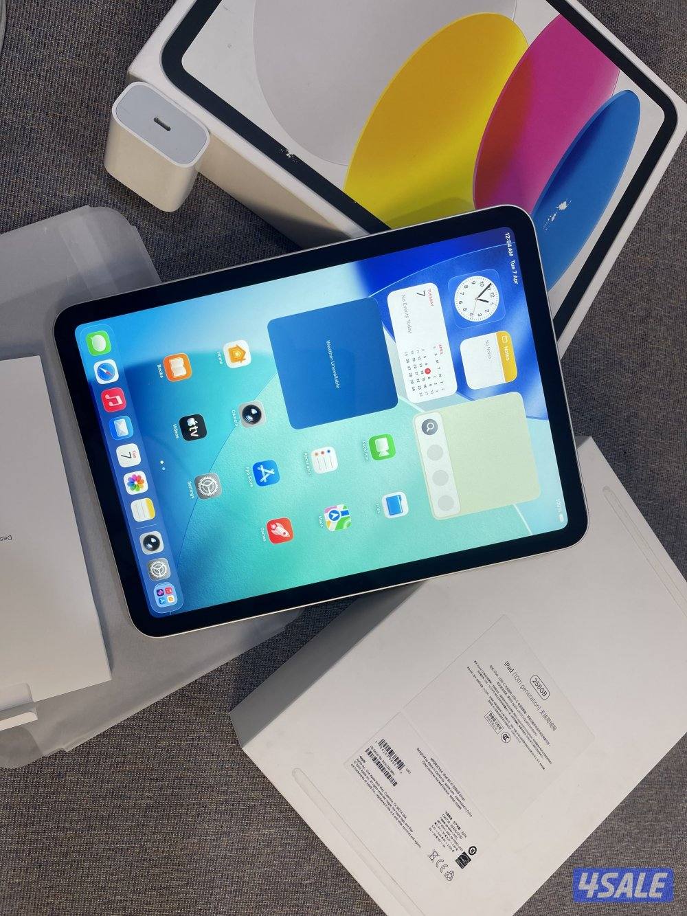 ايباد ابل 10 العاشر 256 قيقا بطارية 92 نظيف وشغال تمام مع الاغراض5