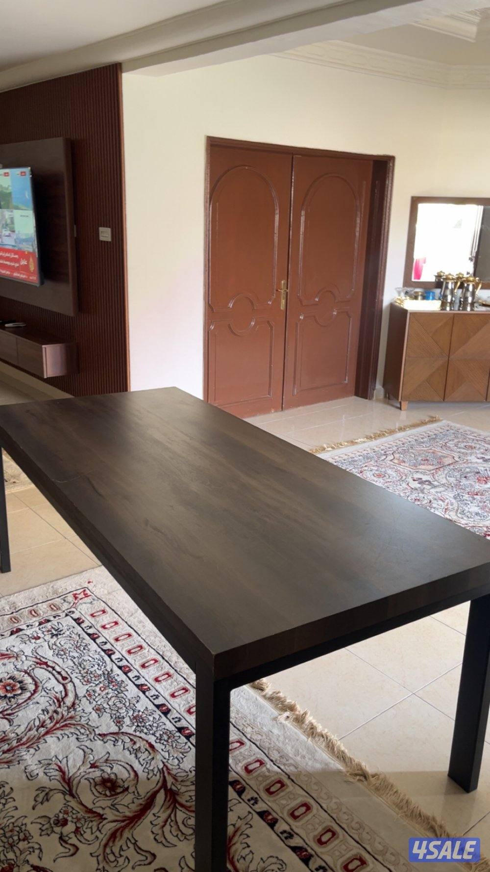 سلام عليكم عندي طاوله للبيع شاريها ب ٥٥ مع كراسيها  وللبيع ب 14 دينار2