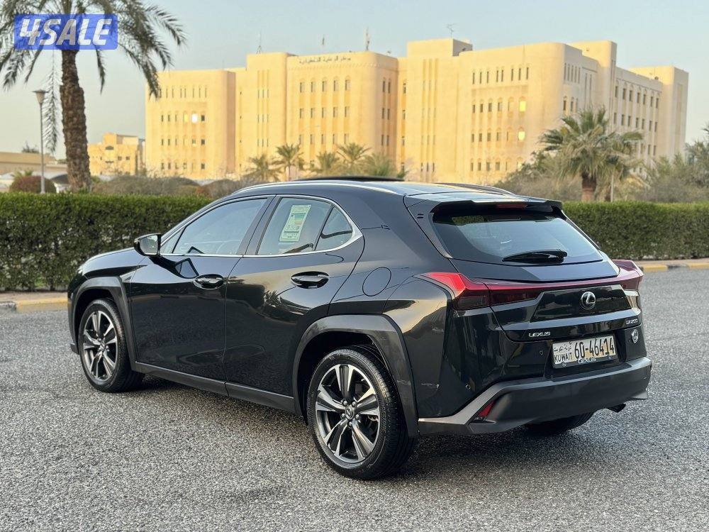 لكزس UX 200 موديل 2021 بحاله نادره صبغ الوكاله5