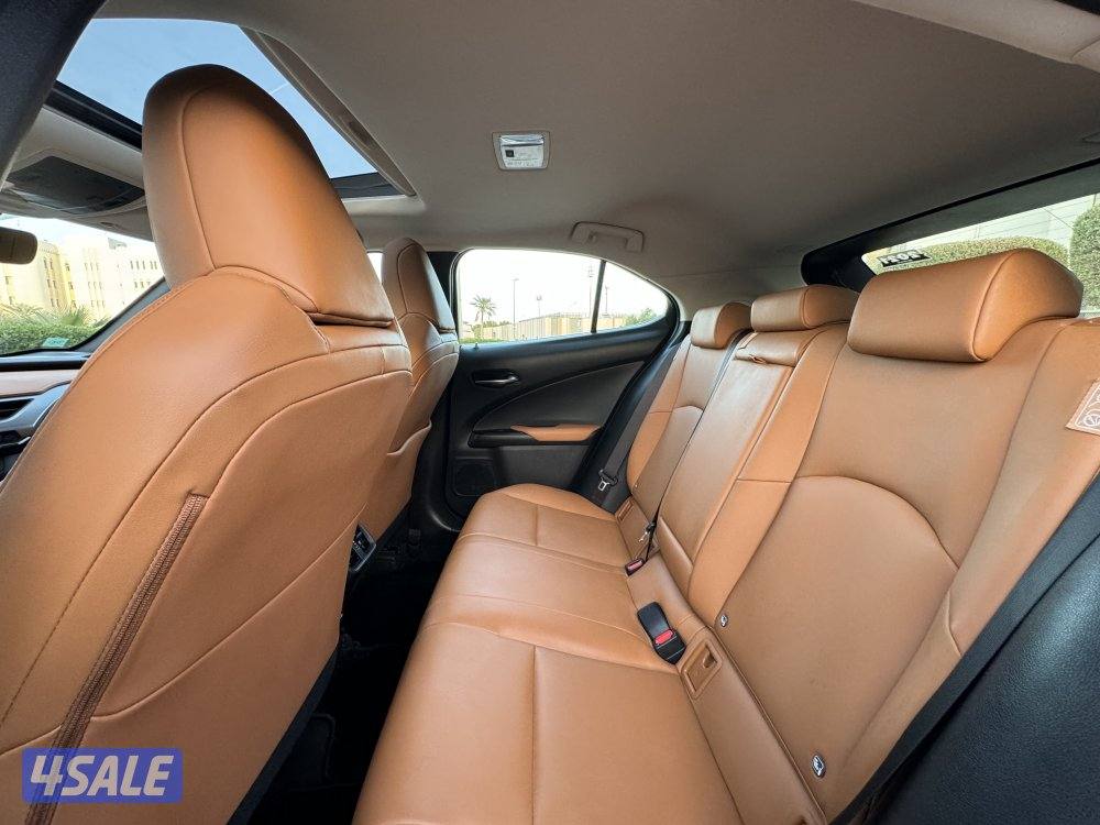 لكزس UX 200 موديل 2021 بحاله نادره صبغ الوكاله6