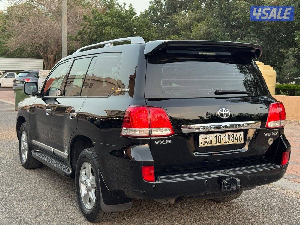 لاند كروز VX.R V8 ٢٠١١ الساير عداد٣٤٧ ألف شرط الفحص صبغ وكاله عدا كبوت0