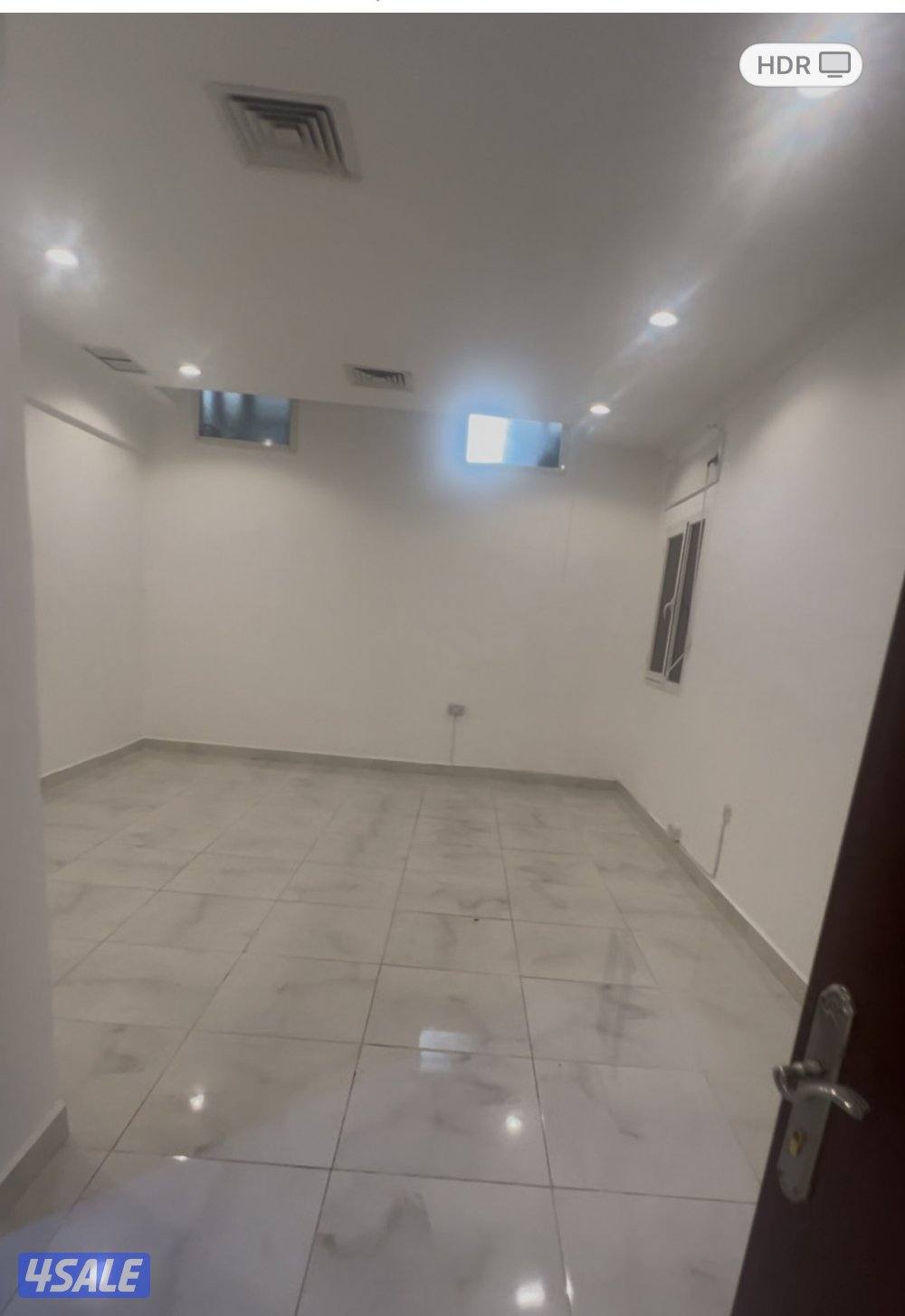 الايجار دور من سرداب ساقط له مدخلين عباره عن ٣ غرف في العمريه3