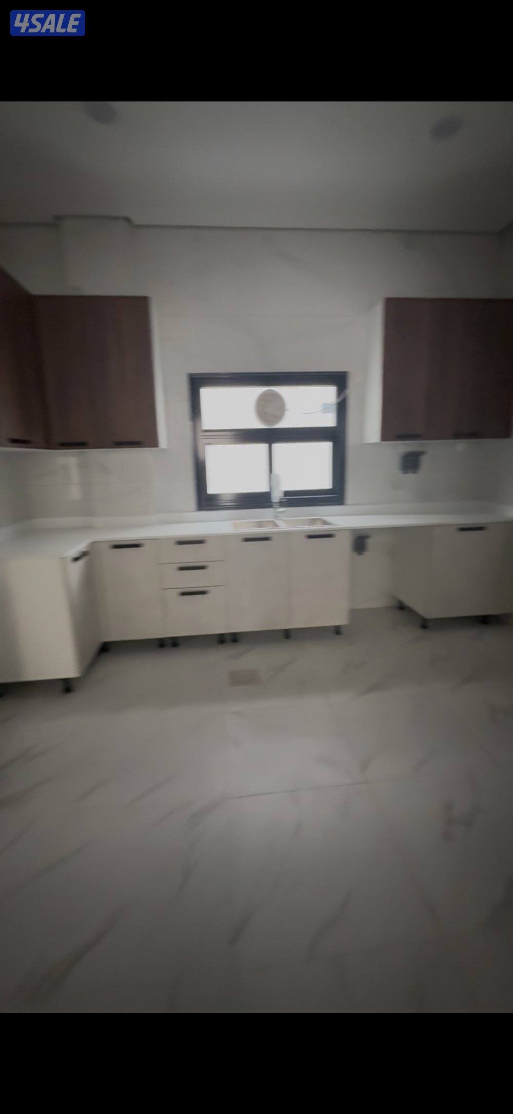 🏠 للإيجار عدد من الڤلل في منطقة أبو فطيرة تتكون من دورين مع سطح كبير 🏠3