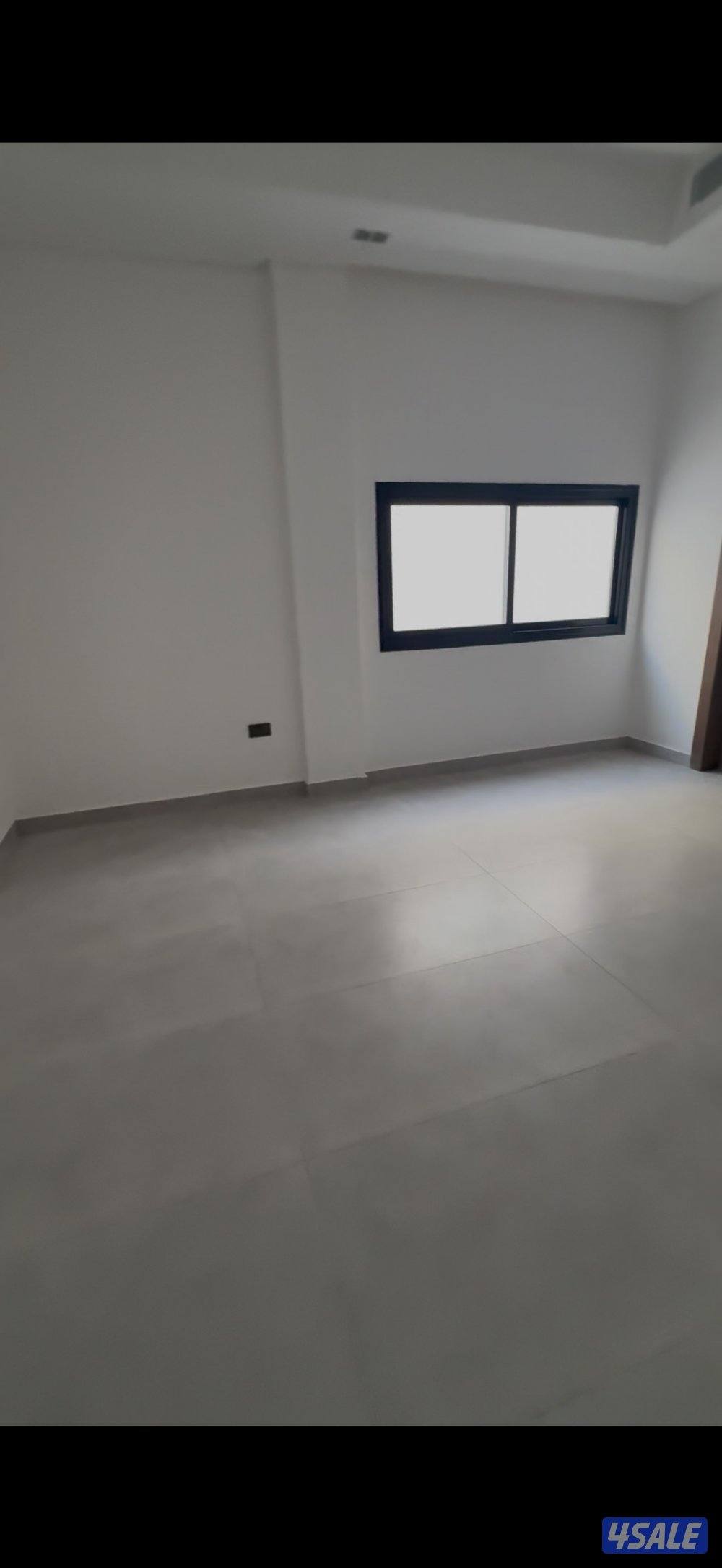 🏠 للإيجار عدد من الڤلل في منطقة أبو فطيرة تتكون من دورين مع سطح كبير 🏠5