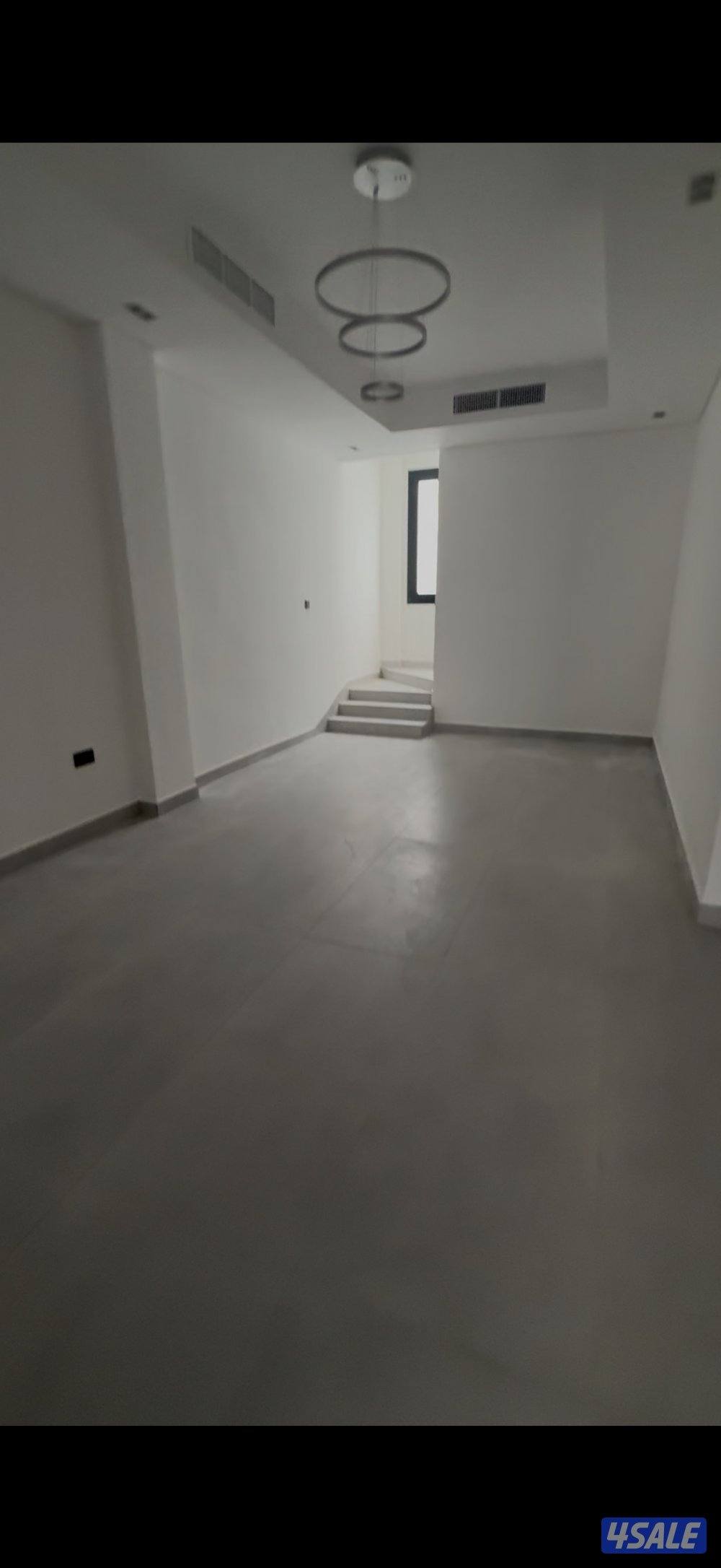 🏠 للإيجار عدد من الڤلل في منطقة أبو فطيرة تتكون من دورين مع سطح كبير 🏠6