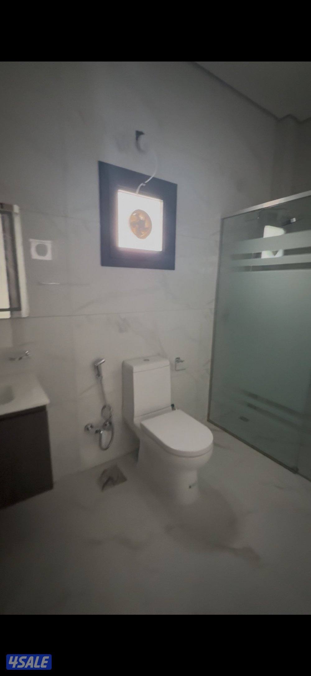 🏠 للإيجار عدد من الڤلل في منطقة أبو فطيرة تتكون من دورين مع سطح كبير 🏠8