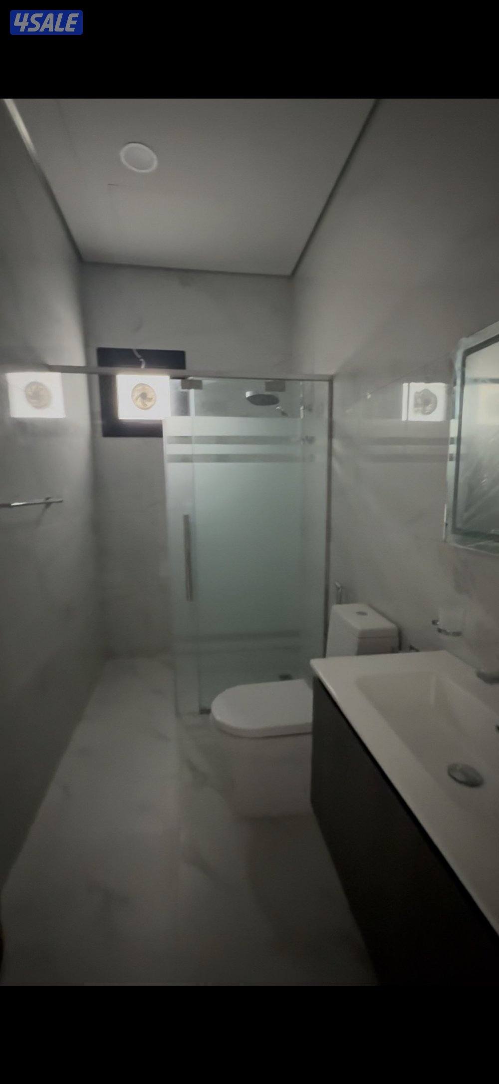 🏠 للإيجار عدد من الڤلل في منطقة أبو فطيرة تتكون من دورين مع سطح كبير 🏠12