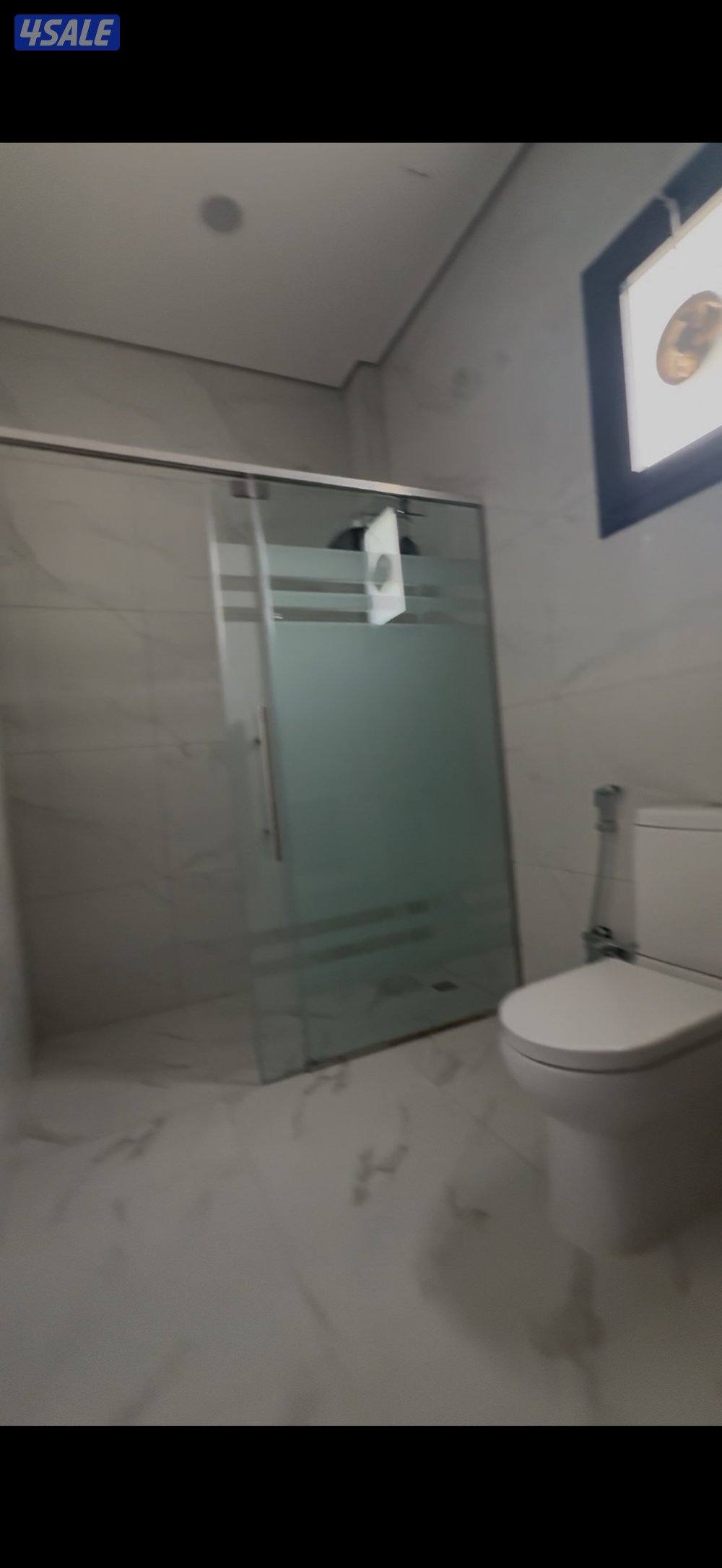 🏠 للإيجار عدد من الڤلل في منطقة أبو فطيرة تتكون من دورين مع سطح كبير 🏠11