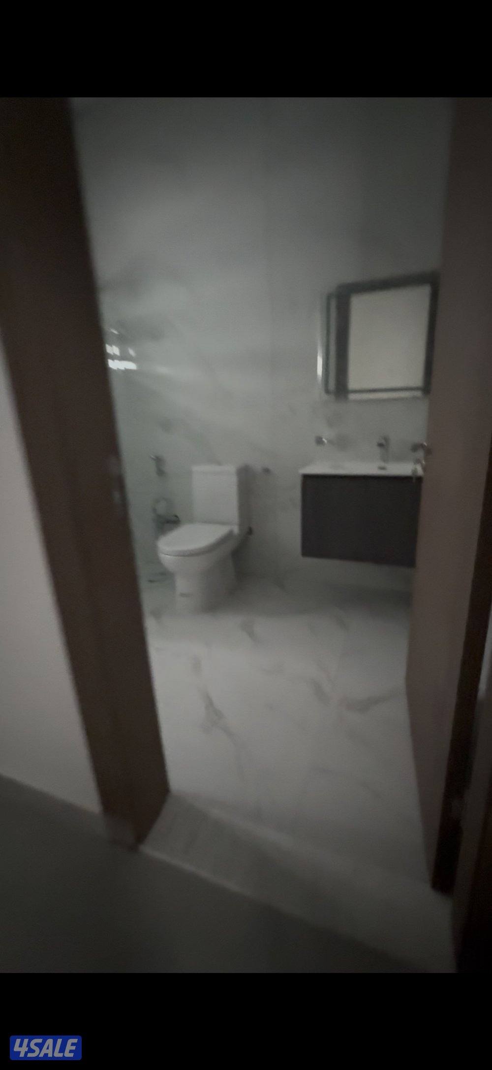 🏠 للإيجار عدد من الڤلل في منطقة أبو فطيرة تتكون من دورين مع سطح كبير 🏠14