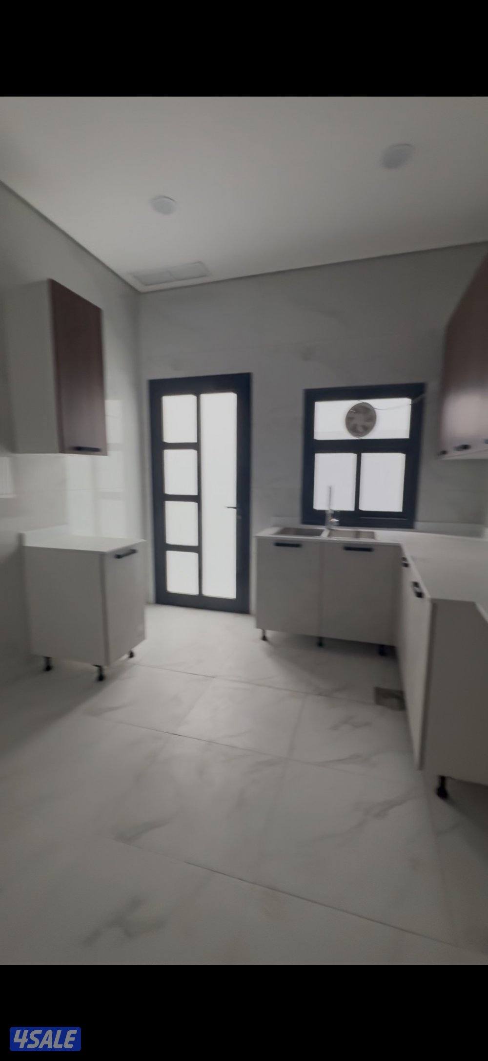 🏠 للإيجار عدد من الڤلل في منطقة أبو فطيرة تتكون من دورين مع سطح كبير 🏠13