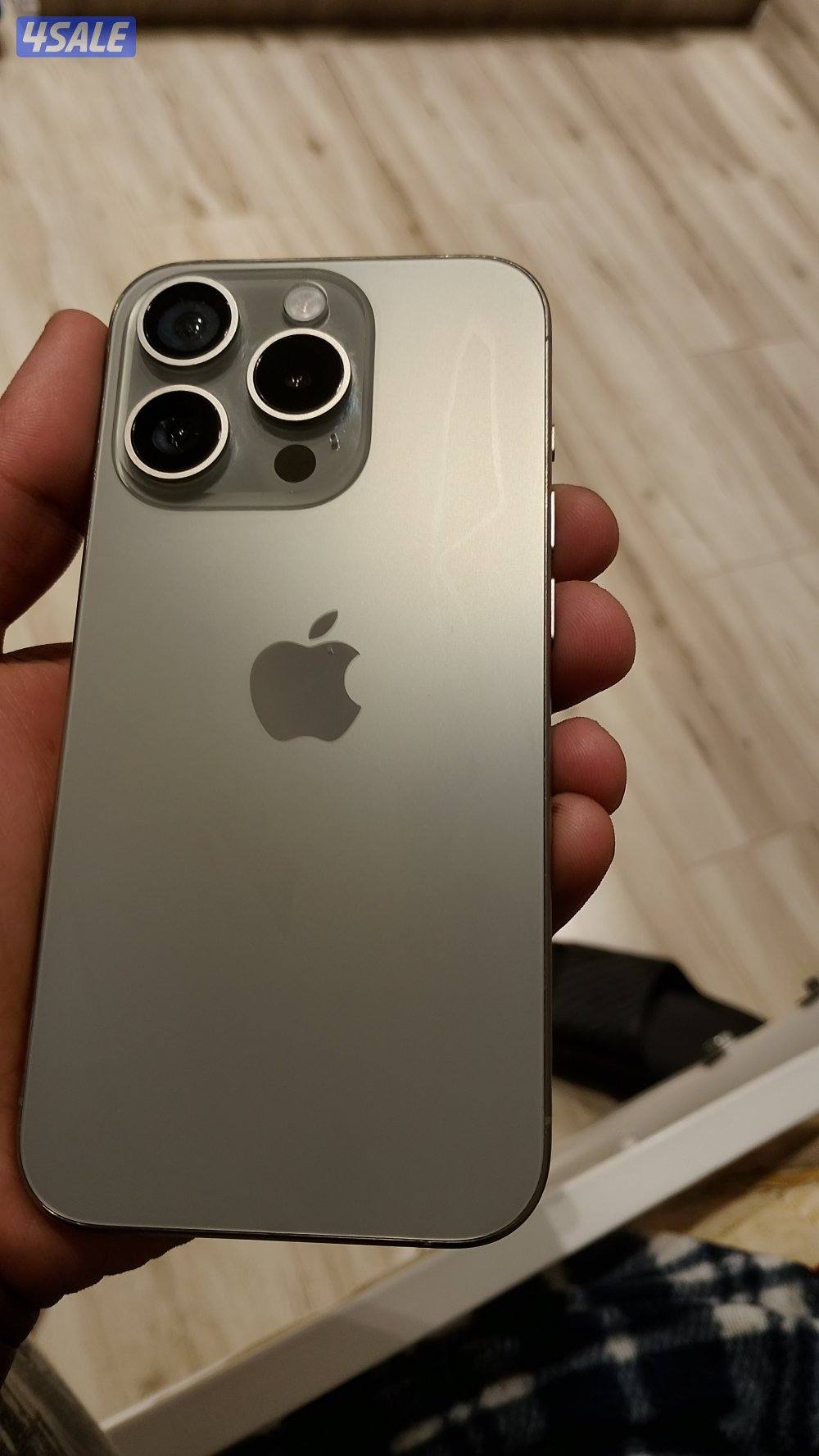 ايفون ١٥ برو نظيف ٢٥٦ جي كل شي شغال مافي كسور مع الكرتونه1