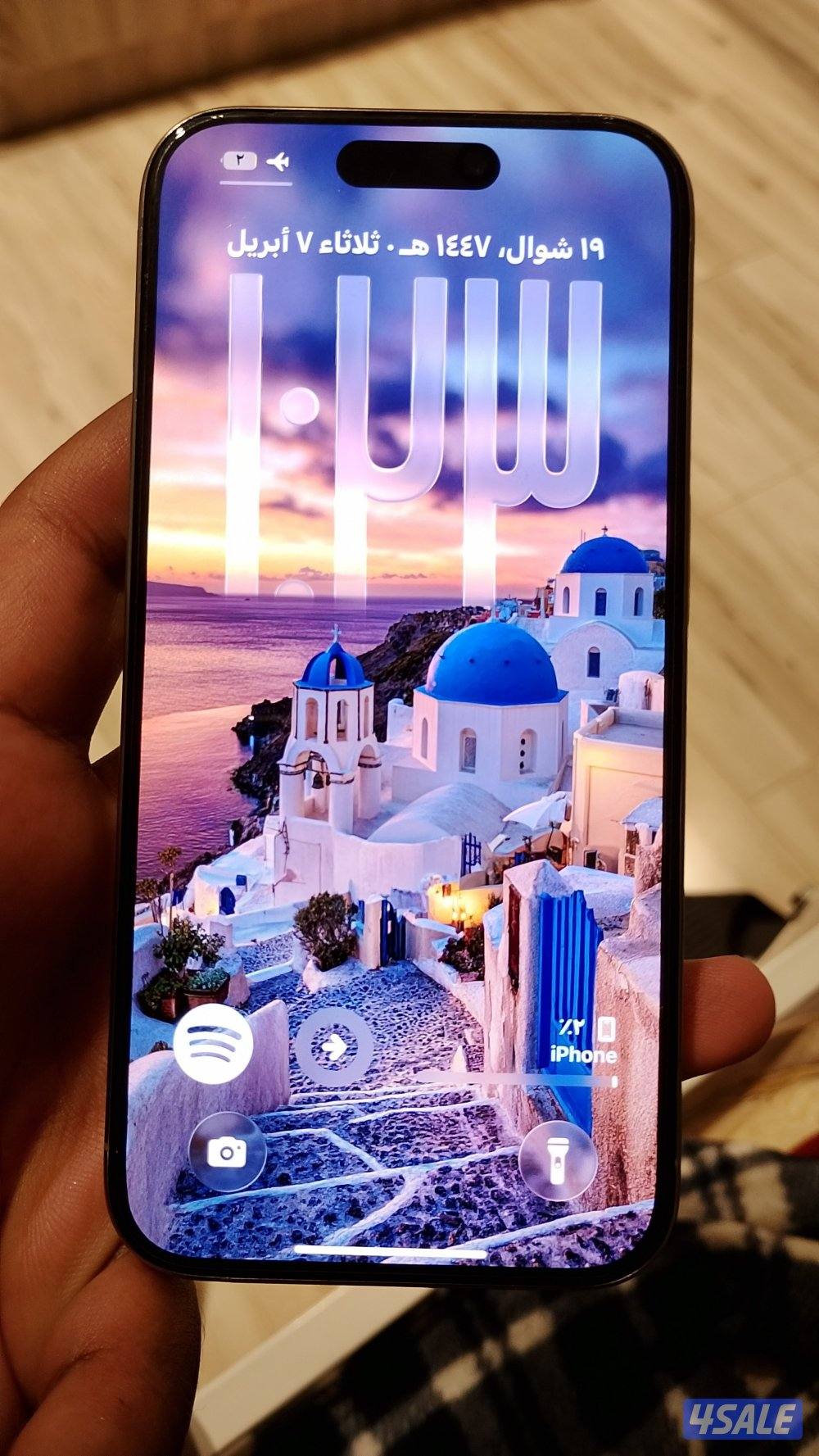 ايفون ١٥ برو نظيف ٢٥٦ جي كل شي شغال مافي كسور مع الكرتونه2